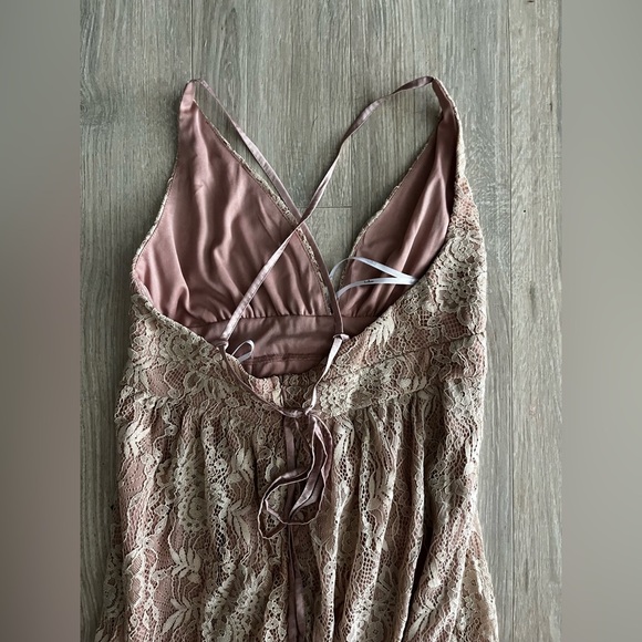 NWT Lulus Women’s Stolen Moments Dusty Pink Lace-Up Lace Maxi Dress - Medium - Picture 12 of 12